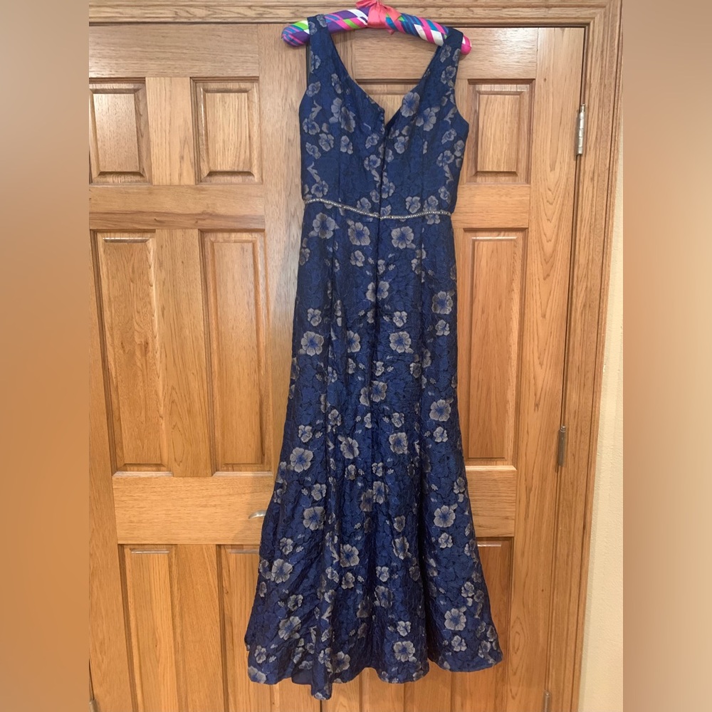 JS Collection Gown - Picture 2 of 3